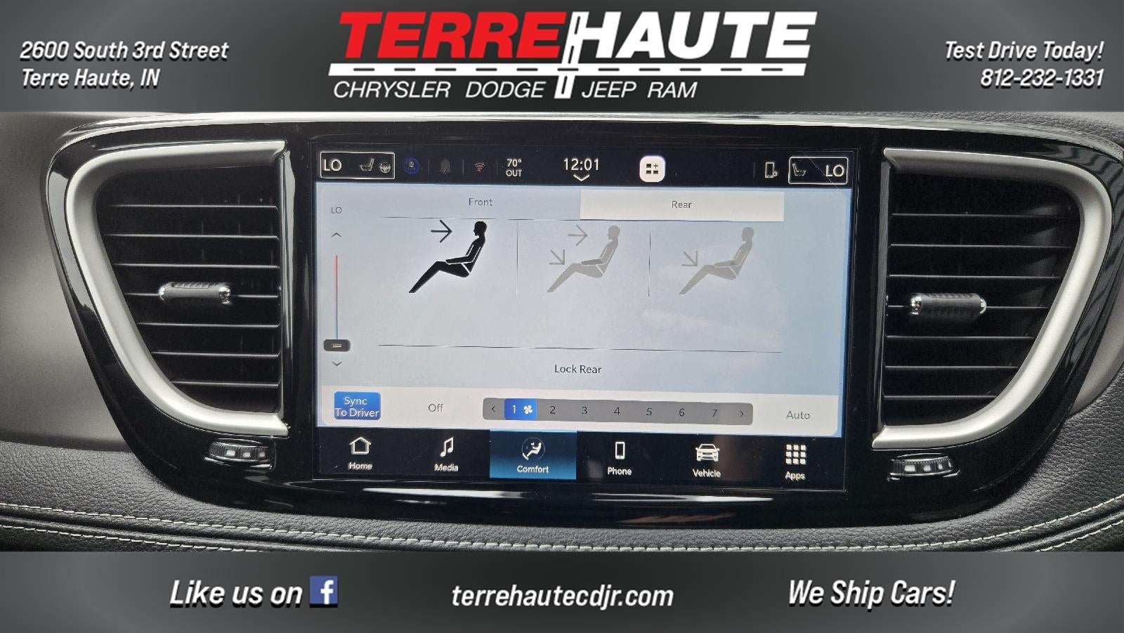 2027 Chrysler Pacifica Select