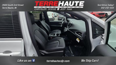 2027 Chrysler Pacifica Select