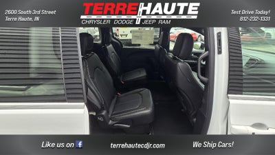 2027 Chrysler Pacifica Select