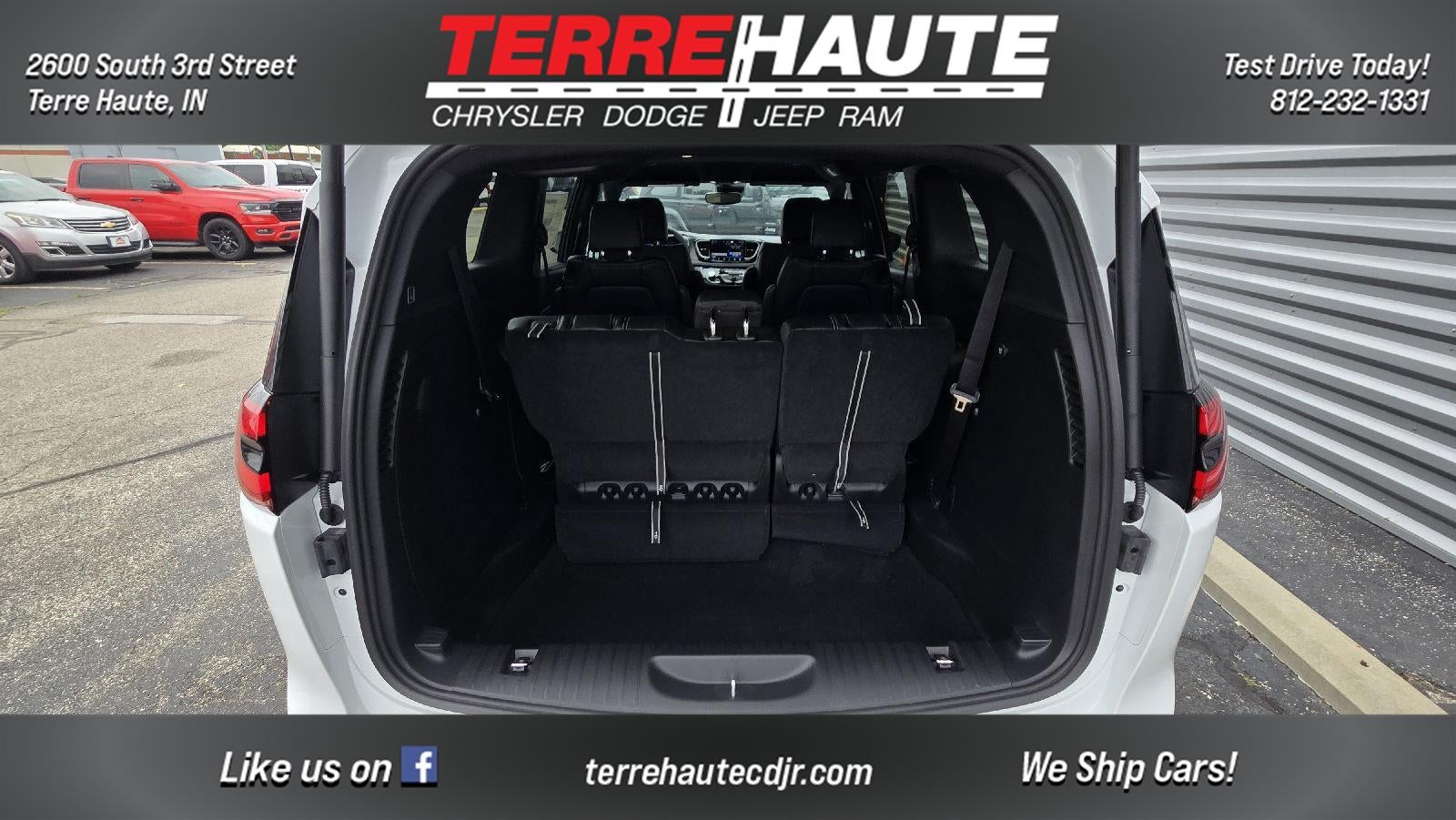 2027 Chrysler Pacifica Select