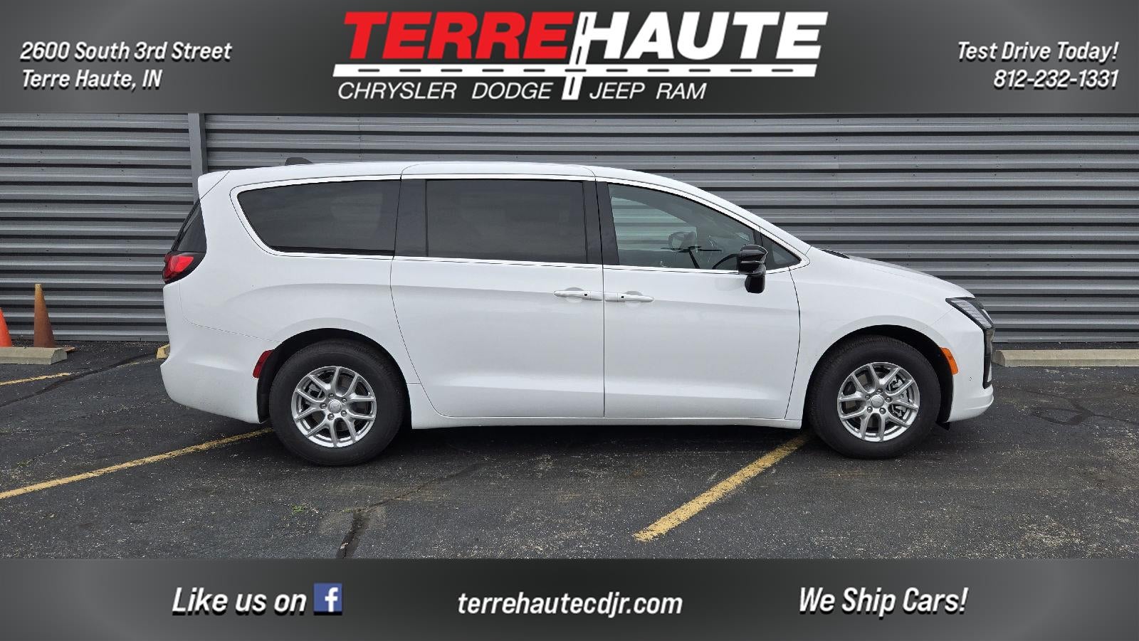 2027 Chrysler Pacifica Select