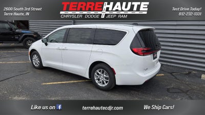 2027 Chrysler Pacifica Select