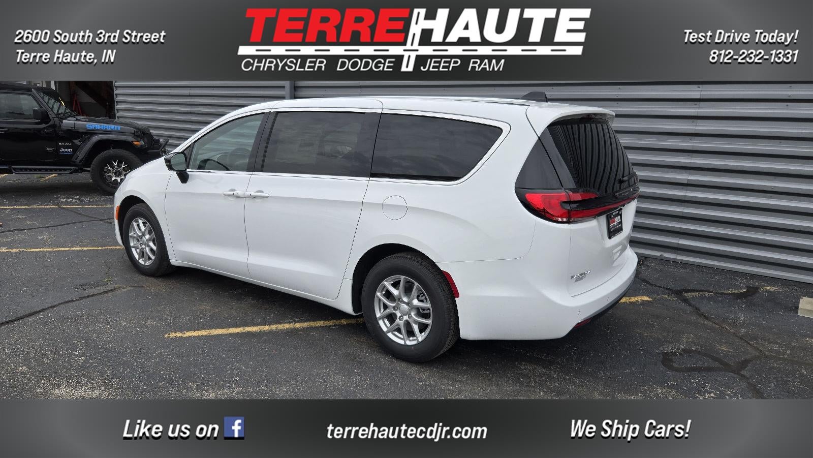 2027 Chrysler Pacifica Select