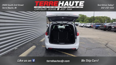 2027 Chrysler Pacifica Select