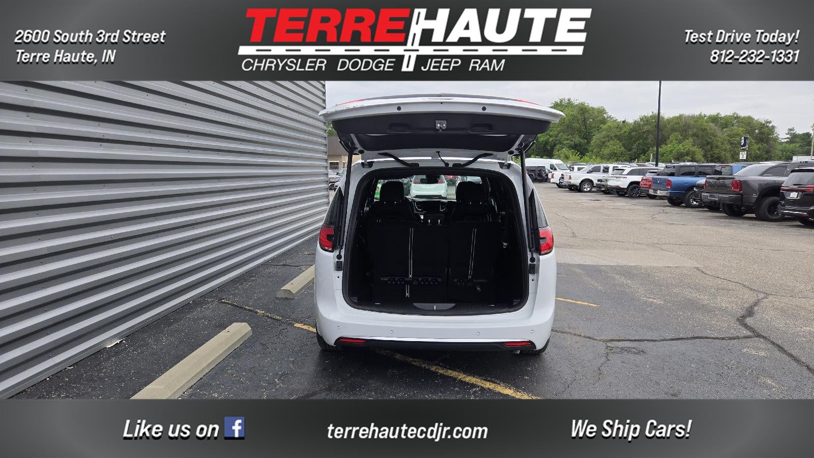 2027 Chrysler Pacifica Select