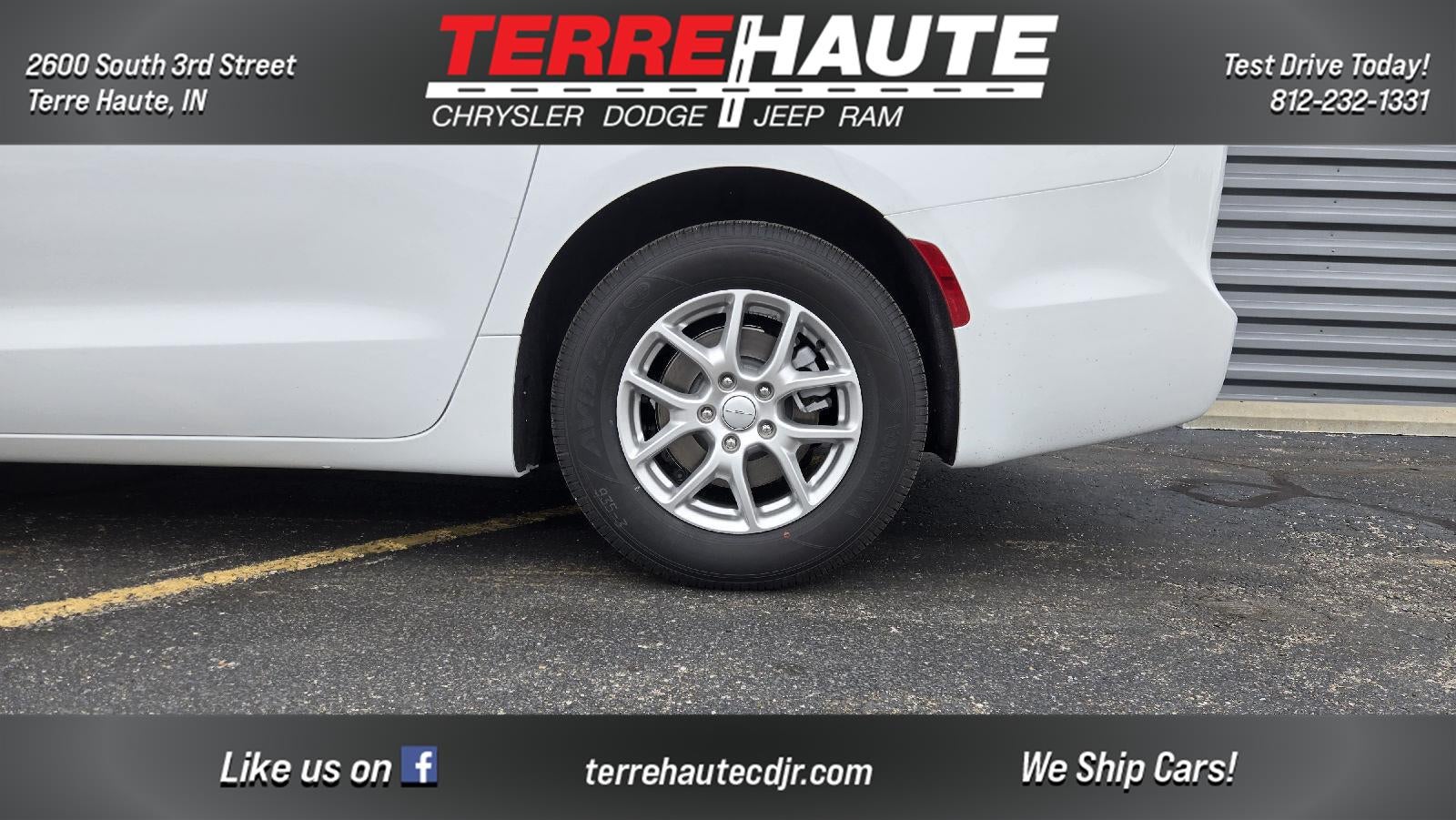 2027 Chrysler Pacifica Select