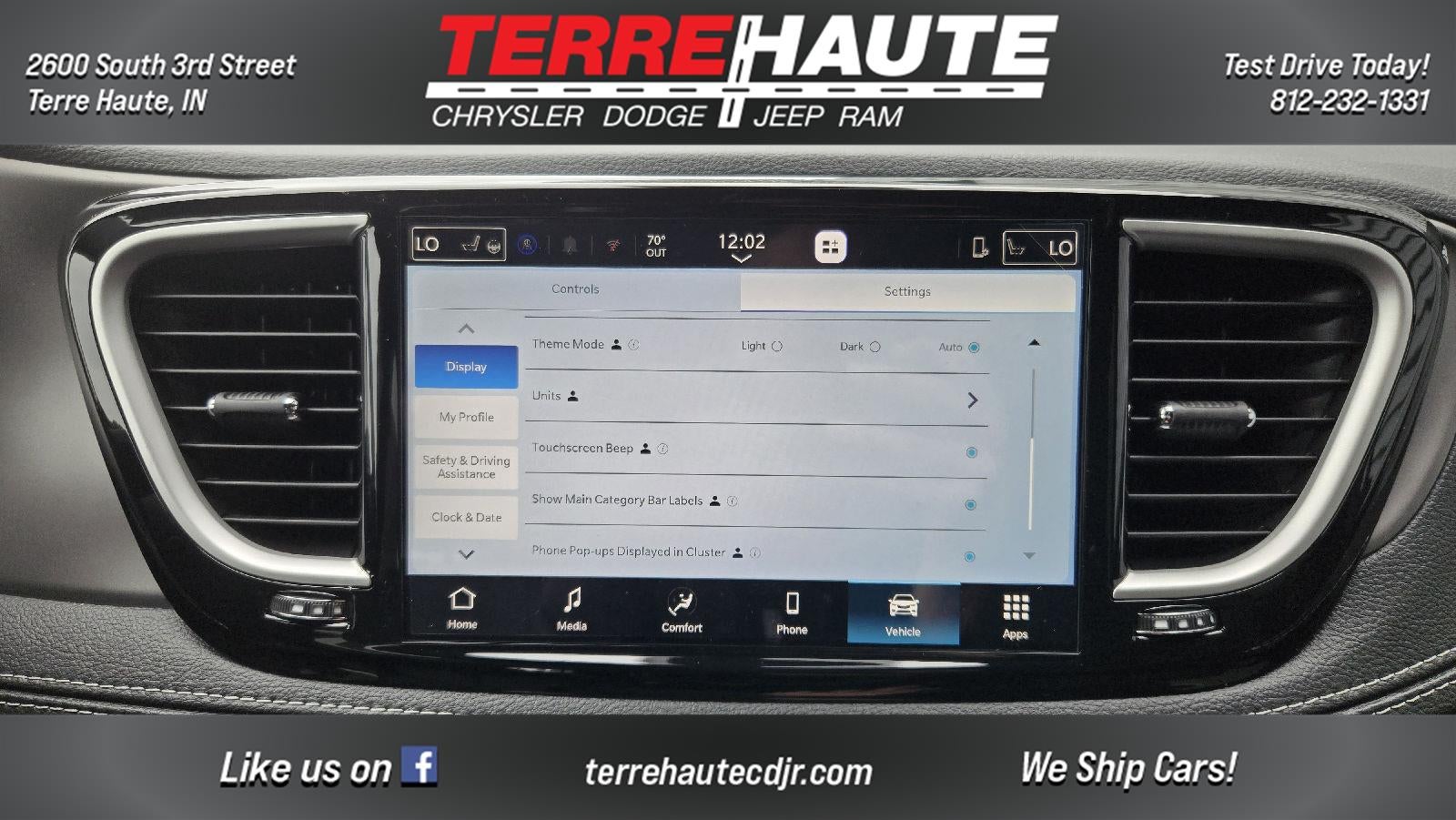 2027 Chrysler Pacifica Select