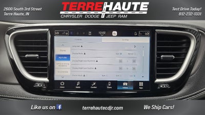 2027 Chrysler Pacifica Select