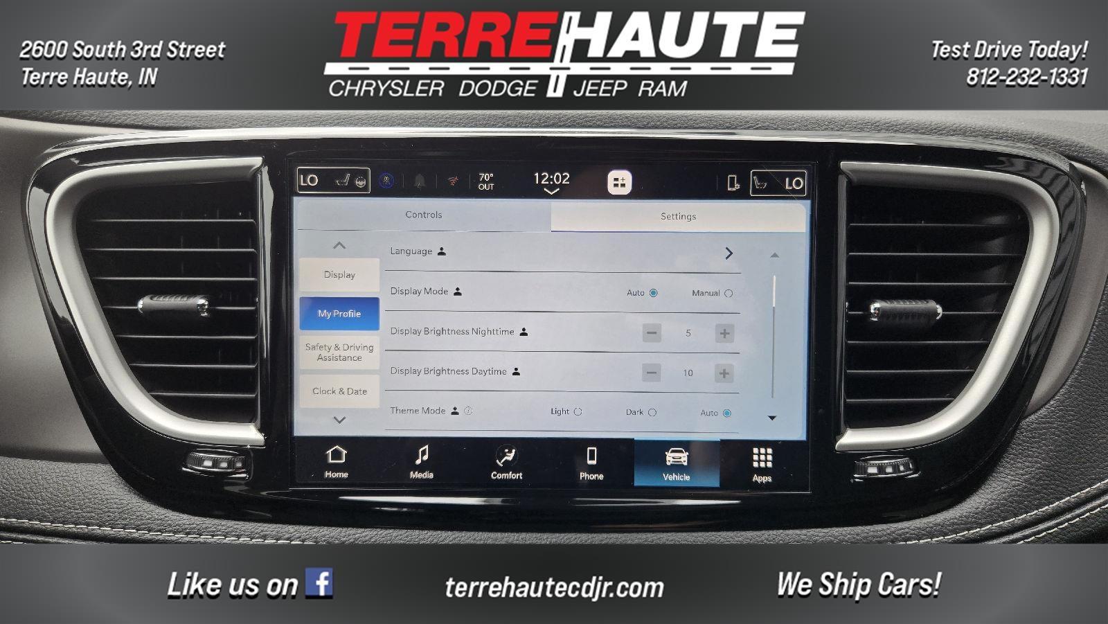2027 Chrysler Pacifica Select