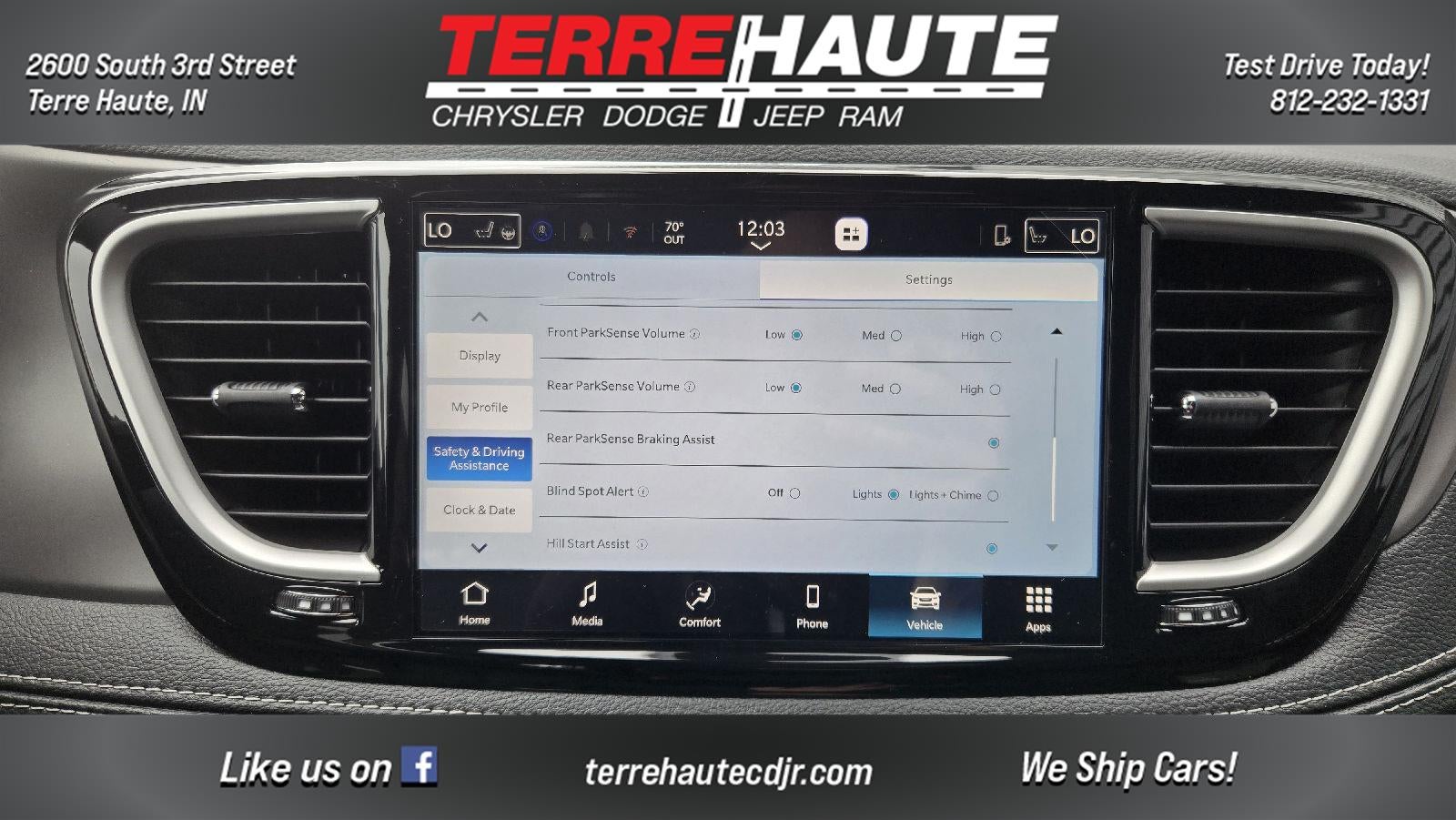 2027 Chrysler Pacifica Select