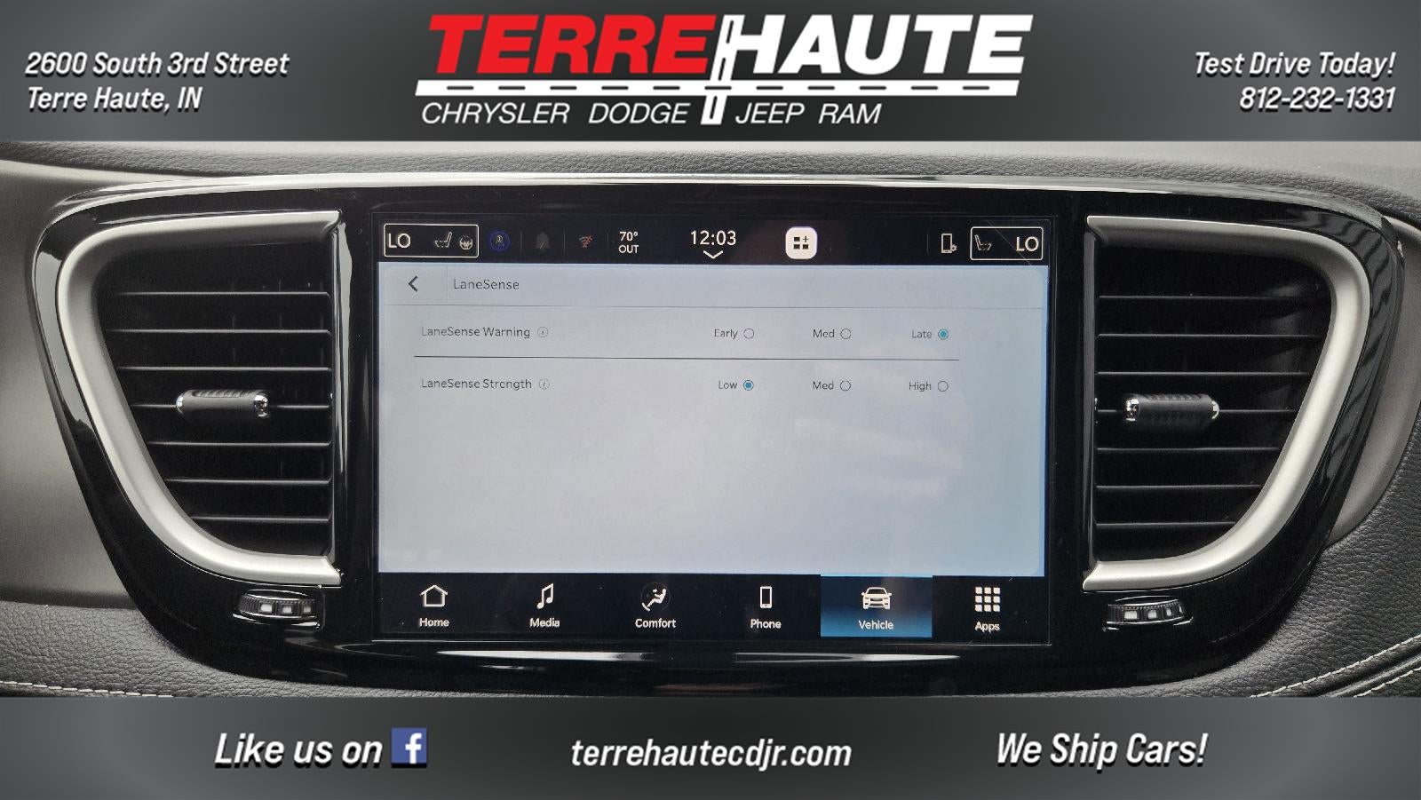 2027 Chrysler Pacifica Select