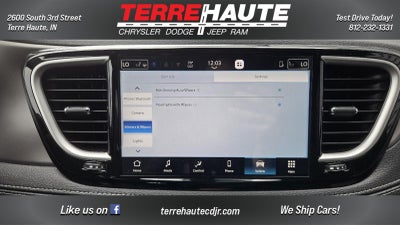 2027 Chrysler Pacifica Select
