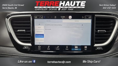 2027 Chrysler Pacifica Select