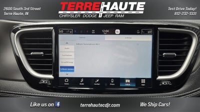 2027 Chrysler Pacifica Select