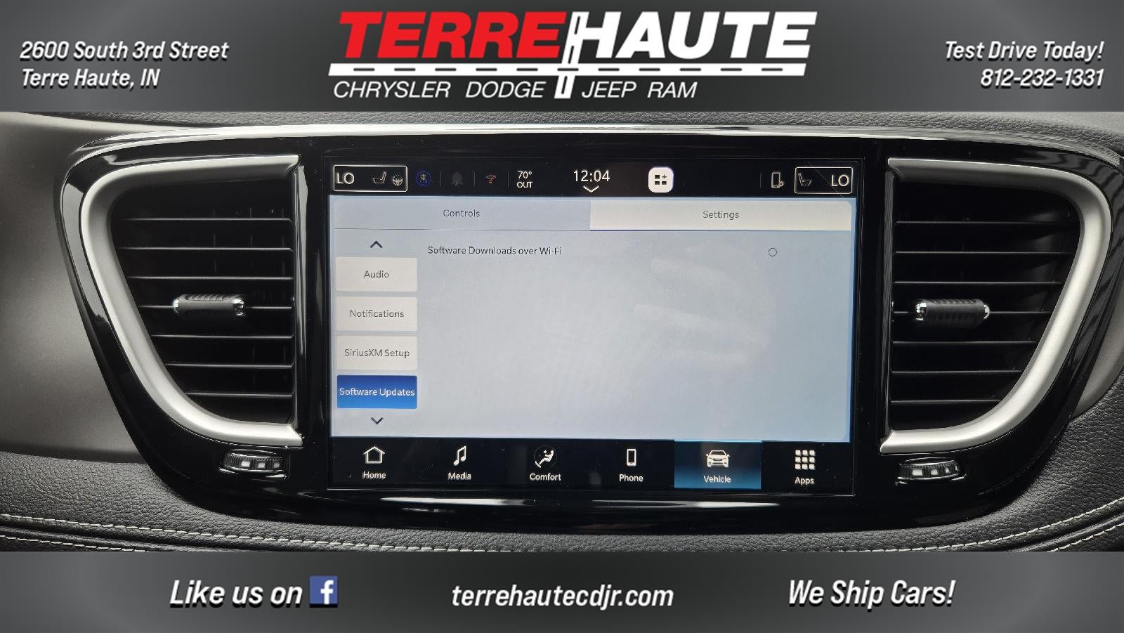 2027 Chrysler Pacifica Select