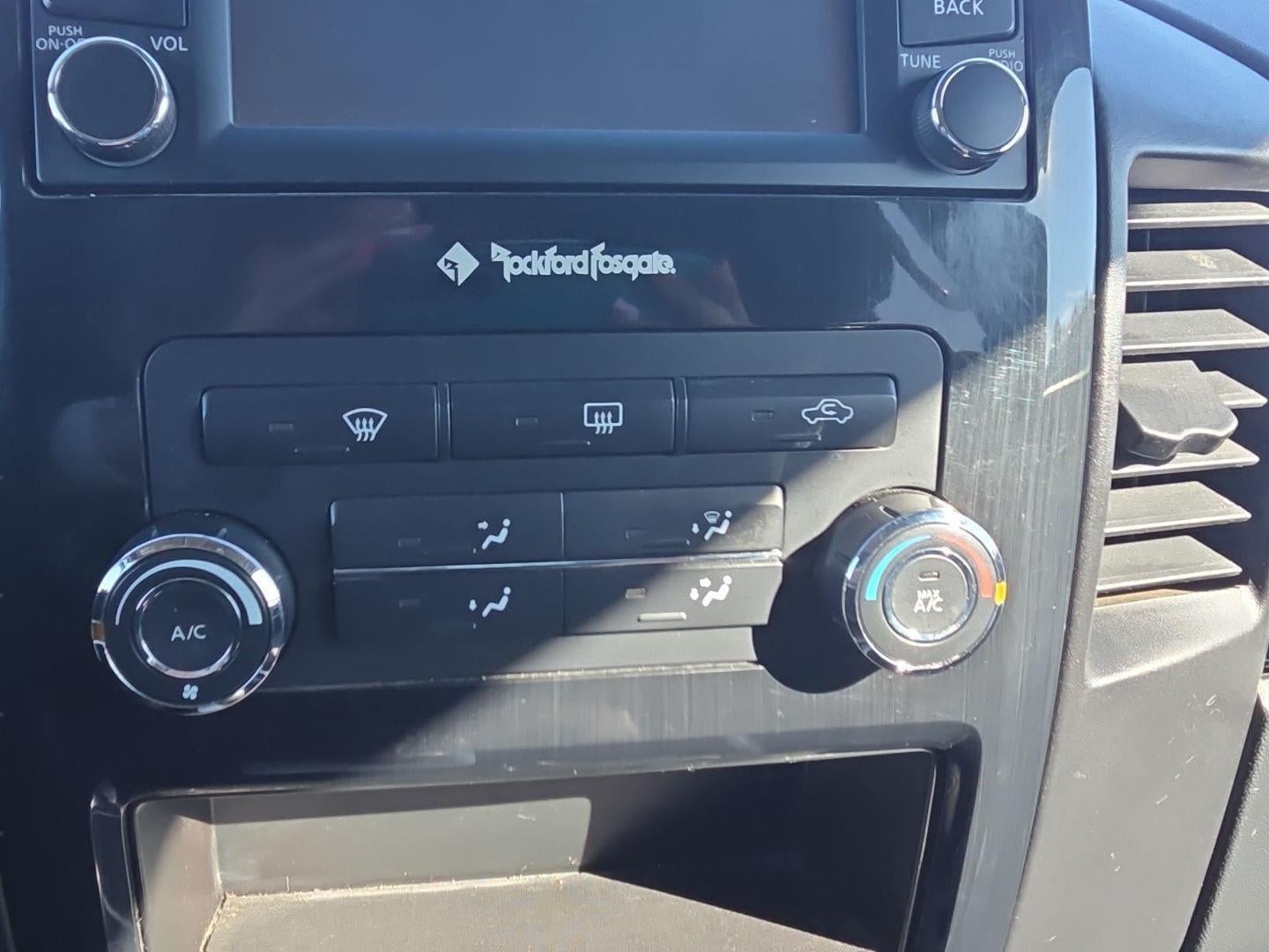 2015 Nissan Titan SV