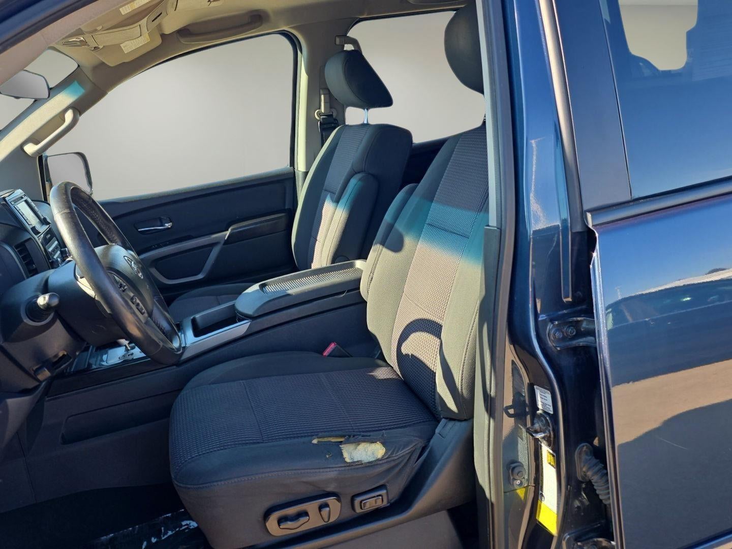 2015 Nissan Titan SV