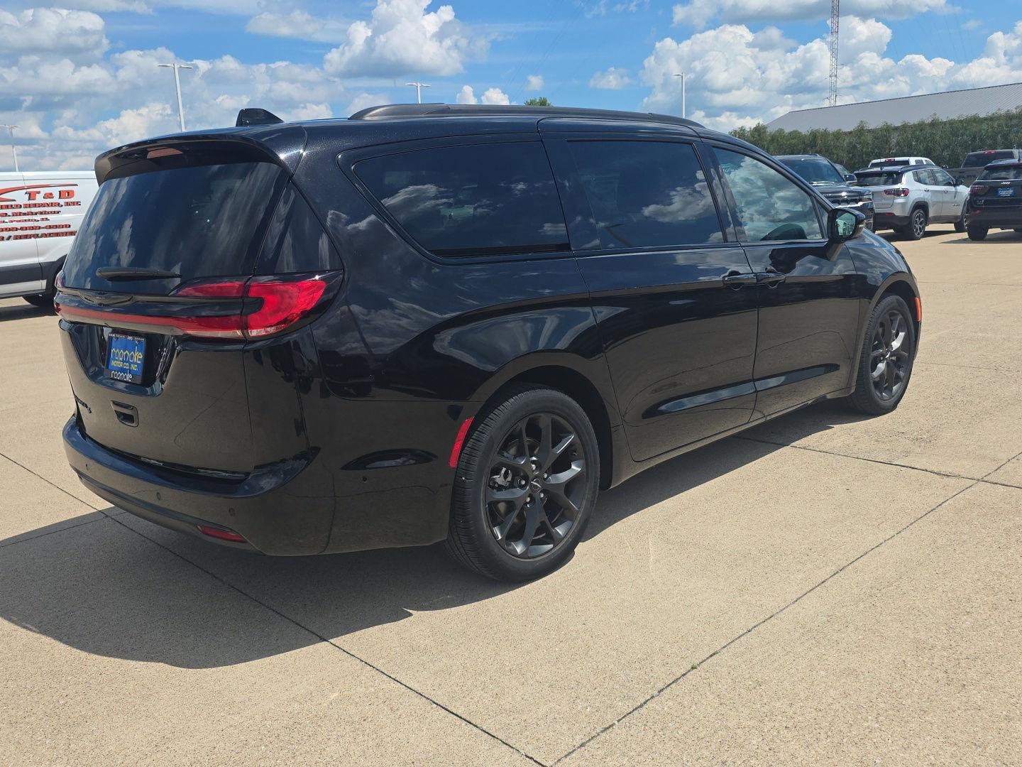 2024 Chrysler PACIFICA TOURING L FWD