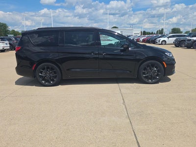 2024 Chrysler PACIFICA TOURING L FWD