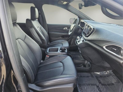 2025 Chrysler Pacifica Hybrid Select